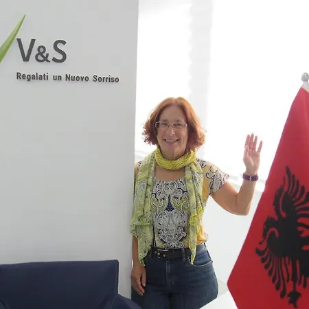 ホテル Serenity ティラナ