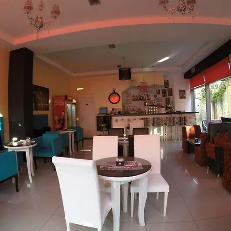 ホテル Serenity ティラナ